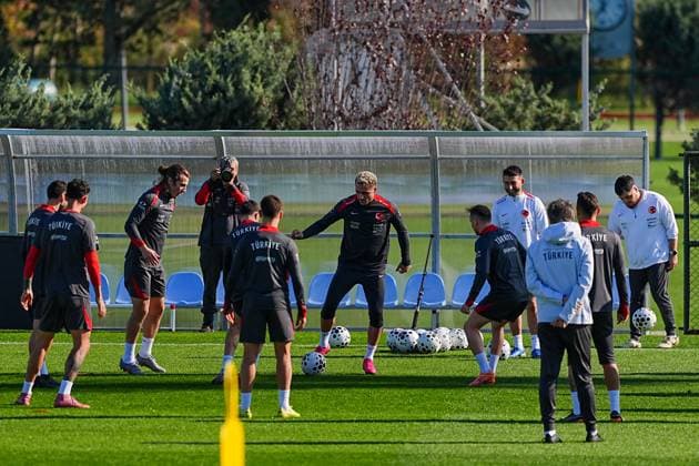 Turkiye prepares for fifth Group E match against Bulgaria ISTANBUL, TURKIYE - NOVEMBER 14: Players of Turkiye’s National Football Team train for tomorrow s match against Bulgaria in Bursa, their fifth match in Group E of the 2026 FIFA World Cup, WM, Weltmeisterschaft, Fussball European Qualifiers in Istanbul, Turkiye on November 14, 2025. Adem Kutucu Anadolu Istanbul Turkey. Editorial use only. Please get in touch for any other usage.  Copyright: x2025xAnadoluxAdemxKutucux