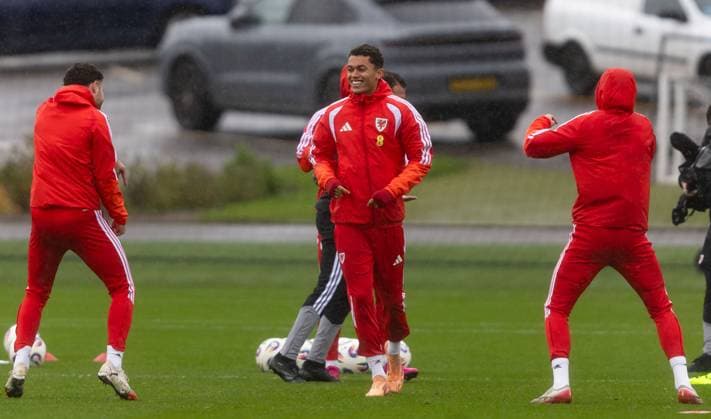 Wales Training Neco Williams (L) and David Brooks (R) dance for Brennan Johnson (C) during the Wales Training session at The Vale Resort, Hensol UK Newspapers OUT Copyright: xKaraxThomasx FIL-22498-0021