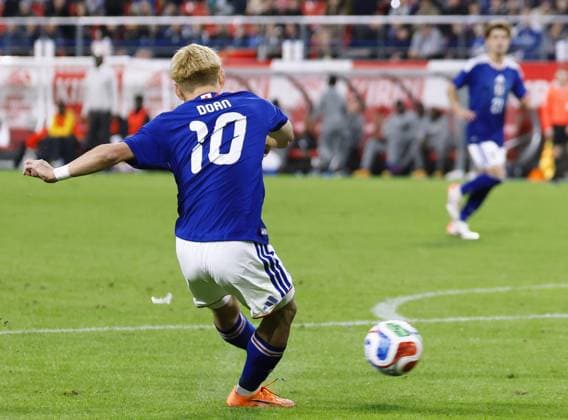 Football: Japan vs. Ghana Japan s Ritsu Doan scores the team s second goal in the second half of a football International Friendly, Länderspiel, Nationalmannschaft against Ghana at Toyota Stadium in Toyota, Aichi Prefecture, on Nov. 14, 2025.  A14AA0005035510P
