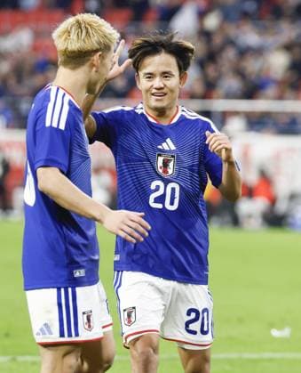 Football: Japan vs. Ghana Japan s Ritsu Doan (L) is congratulated by Takefusa Kubo after scoring the team s second goal in the second half of a football International Friendly, Länderspiel, Nationalmannschaft against Ghana at Toyota Stadium in Toyota, Aichi Prefecture, on Nov. 14, 2025.  A14AA0005035529P