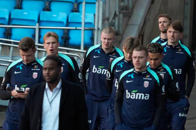 National football team training Oslo 20251114 Erling Braut Haaland and the other players during training The Norwegian national football team trains after yesterday s international match in the World Cup qualifier against Estonia, where Norway won 4 1 Photo Gorm Kallestad NTB Oslo Norway EDITORIAL USE ONLY RESTRICTED USE FOR BETTING COMPANIES  Copyright: xGormxKallestadx xNTBx