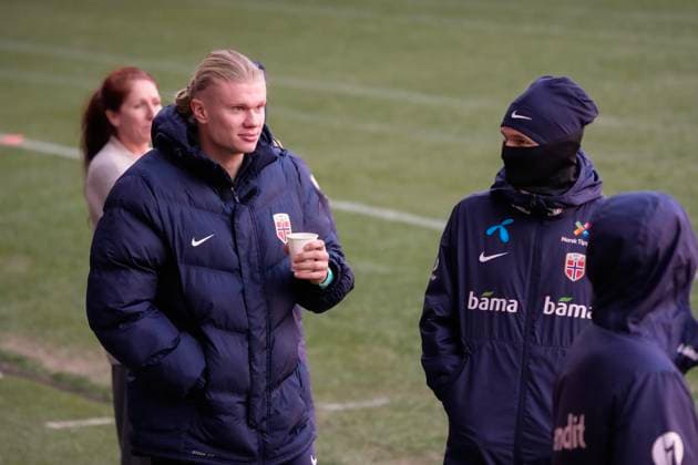 National football team training Oslo 20251114 Erling Braut Haaland after training The Norwegian national football team trains after yesterday s international match in the World Cup qualifier against Estonia, where Norway won 4 1 Photo Gorm Kallestad NTB Oslo Norway EDITORIAL USE ONLY RESTRICTED USE FOR BETTING COMPANIES  Copyright: xGormxKallestadx xNTBx