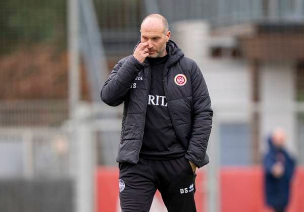 Daniel Scherning (SV Wehen Wiesbaden, Trainer) SV Wehen Wiesbaden - Sportfreunde Siegen 14.11.2025 Fussball, Testspiel Regionalliga, SV Wehen Wiesbaden - Sportfreunde Siegen, GER, Taunusstein, NLZ Halberg Copyright: HMBxMedia xMarcoxBader
