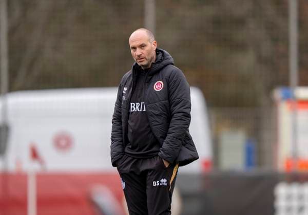 Daniel Scherning (SV Wehen Wiesbaden, Trainer) SV Wehen Wiesbaden - Sportfreunde Siegen 14.11.2025 Fussball, Testspiel Regionalliga, SV Wehen Wiesbaden - Sportfreunde Siegen, GER, Taunusstein, NLZ Halberg Copyright: HMBxMedia xMarcoxBader