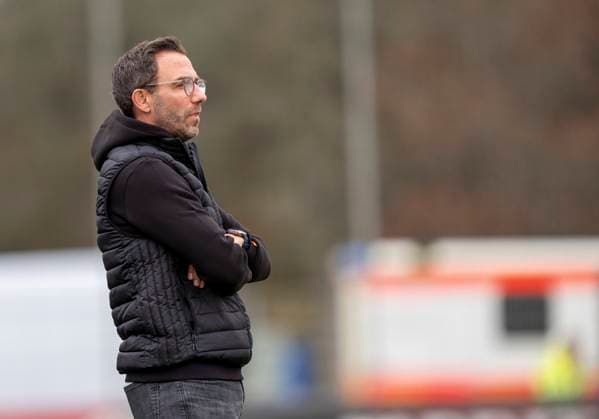 Boris Schommers (Sportfreunde Siegen, Trainer) SV Wehen Wiesbaden - Sportfreunde Siegen 14.11.2025 Fussball, Testspiel Regionalliga, SV Wehen Wiesbaden - Sportfreunde Siegen, GER, Taunusstein, NLZ Halberg Copyright: HMBxMedia xMarcoxBader