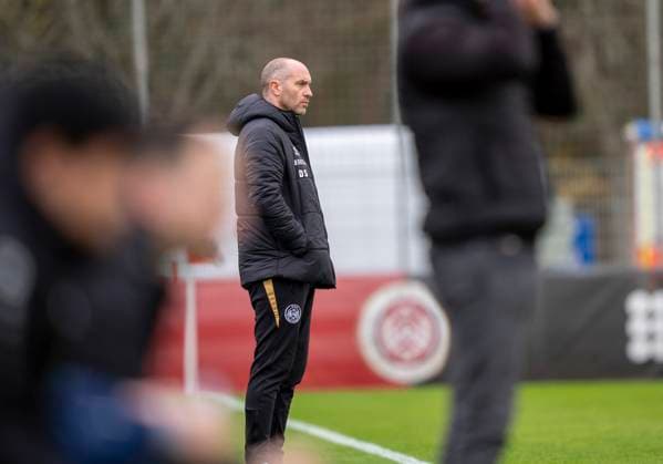 Daniel Scherning (SV Wehen Wiesbaden, Trainer) SV Wehen Wiesbaden - Sportfreunde Siegen 14.11.2025 Fussball, Testspiel Regionalliga, SV Wehen Wiesbaden - Sportfreunde Siegen, GER, Taunusstein, NLZ Halberg Copyright: HMBxMedia xMarcoxBader