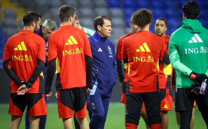 Belgium s head coach Rudi Garcia talks to his players during a training session of Belgian national soccer team the Red Devils in Astana, Kazakhstan on Friday 14 November 2025. Tomorrow they will meet Kazakhtstan, in qualifier 7 8 for the 2026 FIFA World Cup, WM, Weltmeisterschaft, Fussball VIRGINIExLEFOUR  x141565934x