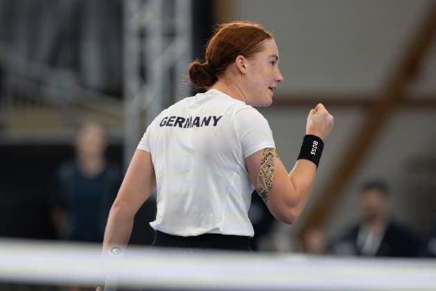 Billie Jean King Cup 2025 Play-Offs, TC Ismaning, Muenchen, Deutschland, Team Germany, Ella Seidel macht die Faust und jubelt, Jubel, Freude, Emotion Tennis - Billie Jean King Cup 2025 - ITF Billie Jean King Cup - TC Ismaning - Ismaning - Bayern - Deutschland - 14 November 2025. Copyright: xJuergenxHasenkopfx
