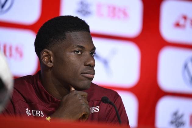 GENÃˆVE , SCHWEIZ 20251114 Schweiz spelare Breel Embolo medverkar vid en pressträff pa Stade de Geneve inför VM-kval matchen mot Sverige imorgon kväll.