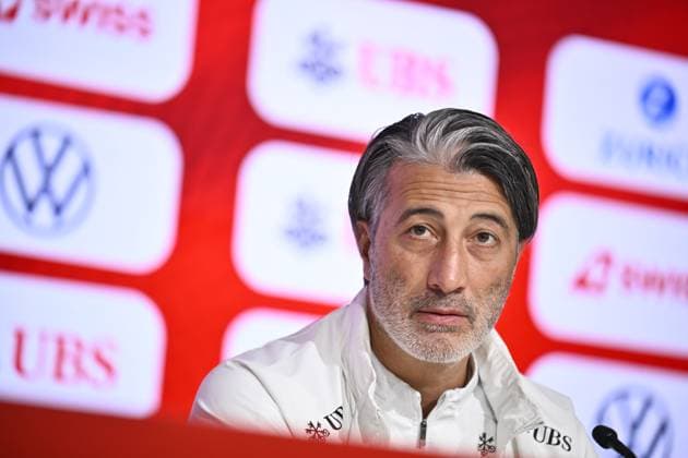 GENÃˆVE , SCHWEIZ 20251114 Schweiz förbundskapten Murat Yakin haller pressträff pa Stade de Geneve inför VM-kval matchen mot Sverige imorgon kväll.