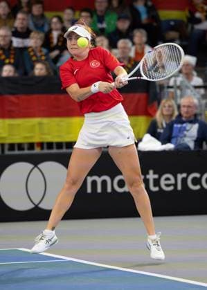 Billie Jean King Cup 2025 Play-Offs, TC Ismaning, Muenchen, Deutschland, Team Turkiye, Berfu Cengiz (TUR) Tennis - Billie Jean King Cup 2025 - ITF Billie Jean King Cup - TC Ismaning - Ismaning - Bayern - Deutschland - 14 November 2025. Copyright: xJuergenxHasenkopfx