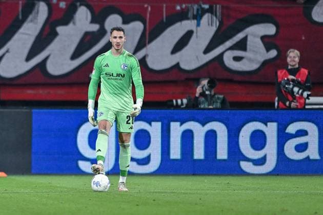 13.11.2025, Fussball, Testspiel, Saison 2025 2026, Twente Enschede - FC Schalke 04, Torwart Justin Heekeren (FC Schalke 04) xRHR-FOTO YYx Copyright: KROEGER RHR-FOTOx RHR-FOTO YY