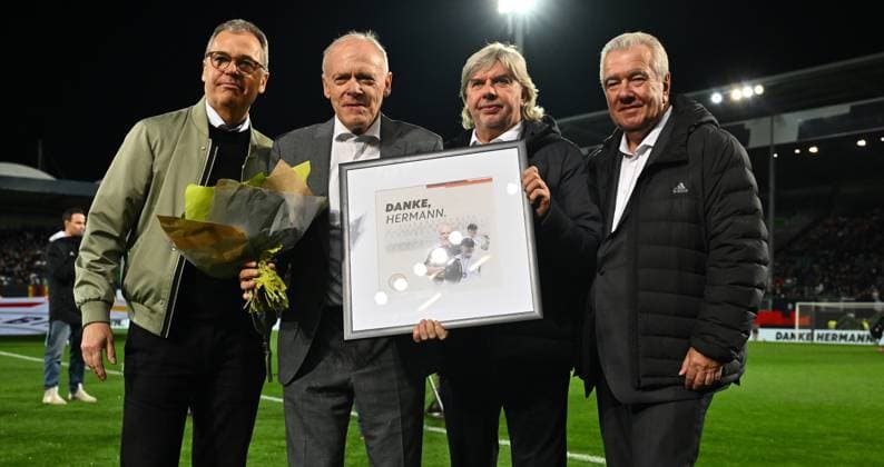 14.11.2025 - Fussball - Länderspiel Qualifikation Europameisterschaft : Deutschland GER DEU BRD - Malta MLT - - xwoxzix - Verabschiedung Hermann Gerland