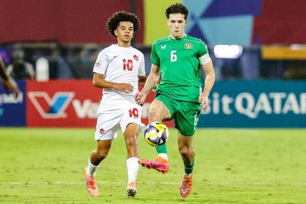 Fußball, U17 WM, Irland - Kanada 2025 FIFA Under 17 World Cup Round Of 32, Aspire Zone Pitch 4, Doha, Qatar 14 11 2025 Republic of Ireland vs Canada Canada s Aidan Evans and Ireland s Rory Finneran Aidan Evans and Rory Finneran 14 11 2025  Copyright: x INPHOx IMG_0052