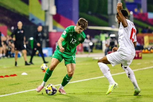 Fußball, U17 WM, Irland - Kanada 2025 FIFA Under 17 World Cup Round Of 32, Aspire Zone Pitch 4, Doha, Qatar 14 11 2025 Republic of Ireland vs Canada Ireland s Ryan Butler and Canada s Richard Chukwu Ryan Butler and Richard Chukwu 14 11 2025  Copyright: x INPHOx IMG_6109