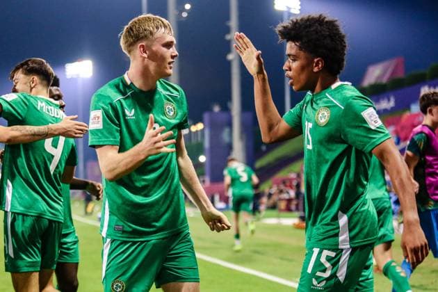 Fußball, U17 WM, Irland - Kanada 2025 FIFA Under 17 World Cup Round Of 32, Aspire Zone Pitch 4, Doha, Qatar 14 11 2025 Republic of Ireland vs Canada Ireland s Michael Noonan celebrates with Victor Ozhianvuna after scoring his sides first goal of the match Michael Noonan celebrates with Victor Ozhianvuna after scoring his sides first goal of the match 14 11 2025  Copyright: x INPHOx IMG_6134