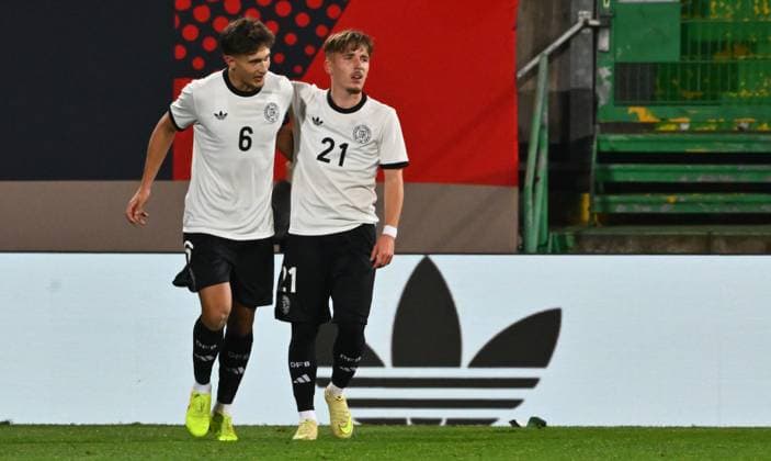 14.11.2025 - Fussball - Länderspiel Qualifikation Europameisterschaft : Deutschland GER DEU BRD - Malta MLT - - xwoxzix - Torjubel Jubel Freude nach Treffer Tor Torschuß zum 1:0 durch Tom Bischof (6, Deutschland ) - Tom Bischof (6, Deutschland ) Lennart Karl (21, Deutschland )
