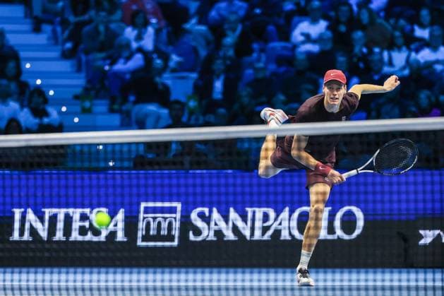 Jannik Sinner of Italy vs Ben Shelton of United States - Nitto ATP, Tennis Herren FINALS 2025 Turin - 14 11 2025 Jannik Sinner of Italy seen in actions during Men s Singles Group Stage match against Ben Shelton of United States on day six of the Nitto ATP Finals 2025 at Inalpi Arena in Turin Copyright: xBEAUTIFULxSPORTS Carabellix