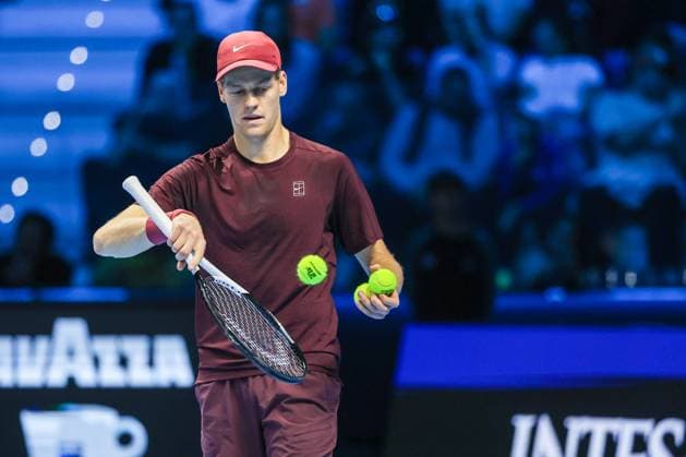 Jannik Sinner of Italy vs Ben Shelton of United States - Nitto ATP, Tennis Herren FINALS 2025 Turin - 14 11 2025 Jannik Sinner of Italy seen in actions during Men s Singles Group Stage match against Ben Shelton of United States on day six of the Nitto ATP Finals 2025 at Inalpi Arena in Turin Copyright: xBEAUTIFULxSPORTS Carabellix