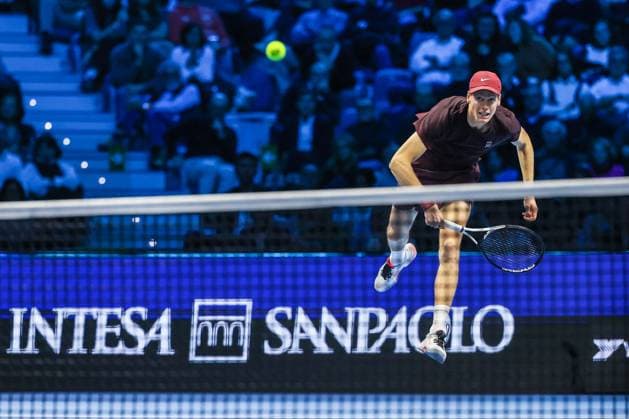 Jannik Sinner of Italy vs Ben Shelton of United States - Nitto ATP, Tennis Herren FINALS 2025 Turin - 14 11 2025 Jannik Sinner of Italy seen in actions during Men s Singles Group Stage match against Ben Shelton of United States on day six of the Nitto ATP Finals 2025 at Inalpi Arena in Turin Copyright: xBEAUTIFULxSPORTS Carabellix