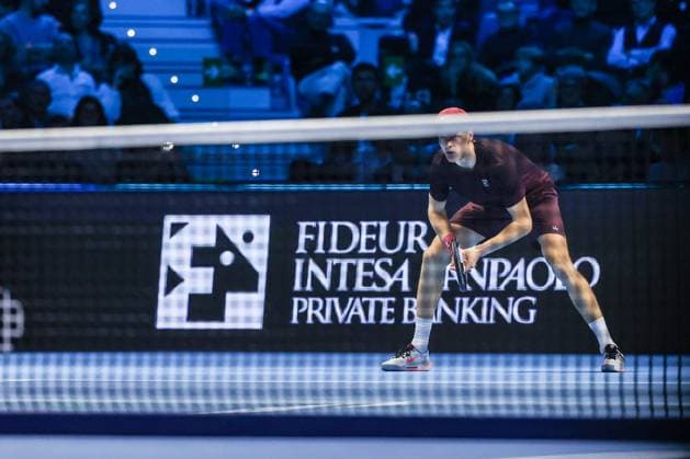 Jannik Sinner of Italy vs Ben Shelton of United States - Nitto ATP, Tennis Herren FINALS 2025 Turin - 14 11 2025 Jannik Sinner of Italy seen in actions during Men s Singles Group Stage match against Ben Shelton of United States on day six of the Nitto ATP Finals 2025 at Inalpi Arena in Turin Copyright: xBEAUTIFULxSPORTS Carabellix