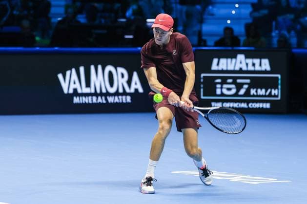 Jannik Sinner of Italy vs Ben Shelton of United States - Nitto ATP, Tennis Herren FINALS 2025 Turin - 14 11 2025 Jannik Sinner of Italy seen in actions during Men s Singles Group Stage match against Ben Shelton of United States on day six of the Nitto ATP Finals 2025 at Inalpi Arena in Turin Copyright: xBEAUTIFULxSPORTS Carabellix