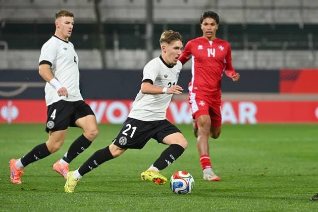 Lennart Karl (GER) am Ball,Aktion,Zweikampf. Fussball U 21 Laenderspiel EM-Qualifikation, Gruppenphase , Deutschland (GER) - Malta (MLT) am 14.11.2025 Sportpark Ronhof. Â
