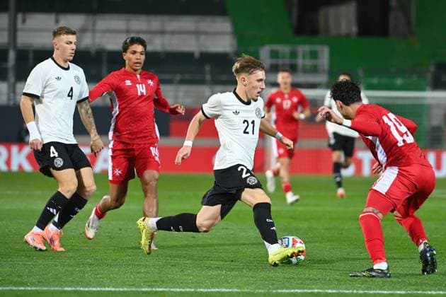 Lennart Karl (GER) am Ball,Aktion,Zweikampf. Fussball U 21 Laenderspiel EM-Qualifikation, Gruppenphase , Deutschland (GER) - Malta (MLT) am 14.11.2025 Sportpark Ronhof. Â