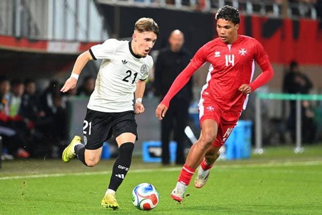 Lennart Karl (GER) am Ball,Aktion,Zweikampf. Fussball U 21 Laenderspiel EM-Qualifikation, Gruppenphase , Deutschland (GER) - Malta (MLT) am 14.11.2025 Sportpark Ronhof. Â
