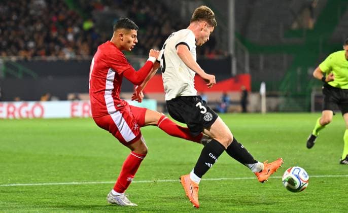 14.11.2025 - Fussball - Länderspiel Qualifikation Europameisterschaft : Deutschland GER DEU BRD - Malta MLT - - xwoxzix - Shaisen Attard (7, Malta ) Lukas Ullrich (3, Deutschland )