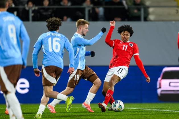 SOCCER - UEFA U21, U 21 EURO quali, AUT vs BEL RIED,AUSTRIA,14.NOV.25 - SOCCER - UEFA European Under-21 Championship 2026, qualifiers, OEFB under-21 international match, Länderspiel, Nationalmannschaft Austria vs Belgium. Image shows Arthur Vermeeren (BEL) and Maximilian Fillafer (AUT).  GEPAxpictures xChristianxMoser