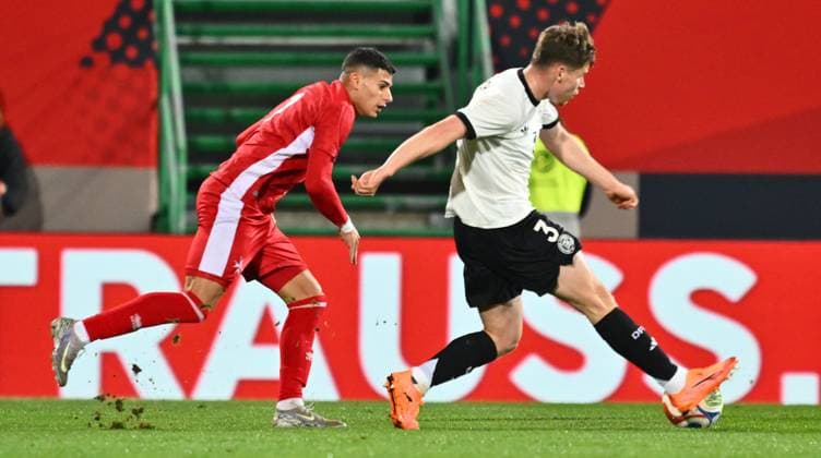 14.11.2025 - Fussball - Länderspiel Qualifikation Europameisterschaft : Deutschland GER DEU BRD - Malta MLT - - xwoxzix - Shaisen Attard (7, Malta ) Lukas Ullrich (3, Deutschland )