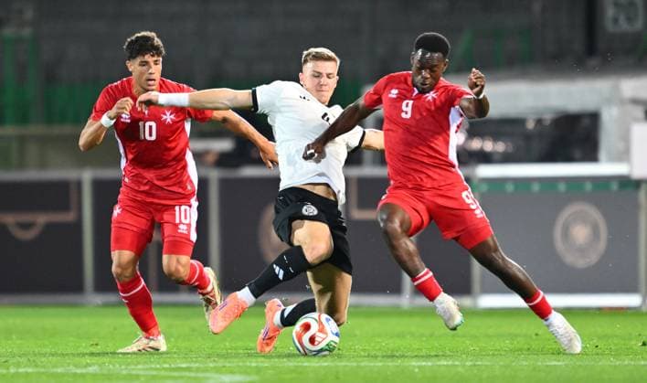 14.11.2025 - Fussball - Länderspiel Qualifikation Europameisterschaft : Deutschland GER DEU BRD - Malta MLT - - xwoxzix - Finn Jeltsch (4, Deutschland ) gegen Jake Grech (10, Malta ) Basil Tuma (9, Malta )