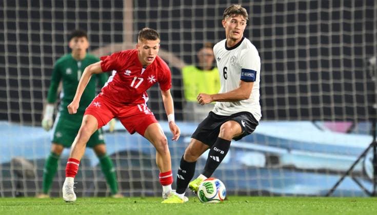 14.11.2025 - Fussball - Länderspiel Qualifikation Europameisterschaft : Deutschland GER DEU BRD - Malta MLT - - xwoxzix - Jake Azzopardi (17, Malta ) Tom Bischof (6, Deutschland )