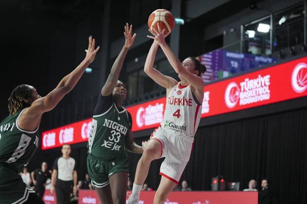 Turkiye v Nigeria - friendly match ISTANBUL, TURKIYE - NOVEMBER 14: Olcay Cakir Turgut (4) of Turkiye in action against Nicole Enabosi (33) of Nigeria during the friendly basketball match between Turkiye and Nigeria at the Turkcell Basketball Development Center in Istanbul, Turkiye on November 14, 2025. Adem Kutucu Anadolu Istanbul Turkey. Editorial use only. Please get in touch for any other usage.  Copyright: x2025xAnadoluxAdemxKutucux