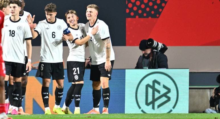 14.11.2025 - Fussball - Länderspiel Qualifikation Europameisterschaft : Deutschland GER DEU BRD - Malta MLT - - xwoxzix - Torjubel Jubel Freude nach Treffer Tor Torschuß zum 2:0 durch Lennart Karl (21, Deutschland ) - Tom Bischof (6, Deutschland ) Lennart Karl (21, Deutschland ) Finn Jeltsch (4, Deutschland )