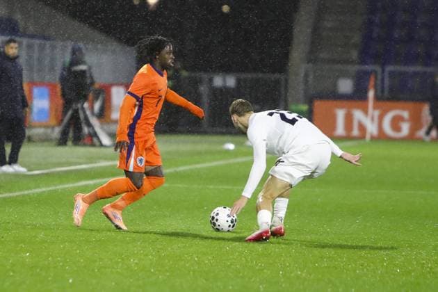 LEEUWARDEN , 14-11-2025 , Stadium Kooi , season 2025 2026 , UEFA European U21, U 21 Football 2025 , Qualifying round - Matchday 6 , match between Netherlands and Slovenia , Pictures shows Netherlands U21 player Jayden Addai and Slovenia U21 player Nino Milic Netherlands - Slovenia (u21)  x32018712x Copyright:
