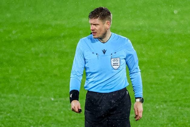 2025-11-14 Netherlands U21, U 21 v Slovenia U21 - UEFA European Under-21 Championship Qualifying LEEUWARDEN, NETHERLANDS - NOVEMBER 14: referee Jakob Sundberg looks on during the UEFA European Under-21 Championship Qualifying match between Netherlands U21 and Slovenia U21 at Kooi Stadion on November 14, 2025 in Leeuwarden, Netherlands. Leeuwarden Kooi Stadion Netherlands Content not available for redistribution in The Netherlands directly or indirectly through any third parties. Copyright: xPieterxvanxderxWoudex