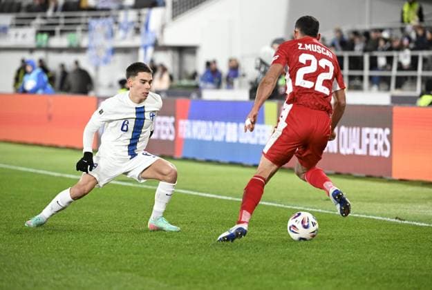 Finland s Leo Walta (L) and Malta s Zach Muscat during the FIFA World Cup, WM, Weltmeisterschaft, Fussball 2026 Group G European qualification football match between Finland and Malta in Helsinki, Finland, on November 14, 2025. Helsinki Finland LKFTJK20251114194629GSOA  Copyright: xHeikkixSaukkomaax LKFTJK20251114194629GSOA