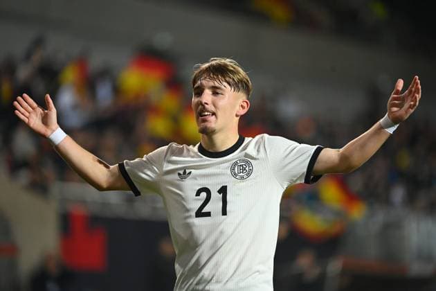 Torjubel Lennart Karl (GER) nach Tor zum 2-0, Jubel,Freude,Begeisterung, Aktion,Einzelbild,angeschnittenes Einzelmotiv,Halbfigur,halbe Figur. Fussball U 21 Laenderspiel EM-Qualifikation, Gruppenphase , Deutschland (GER) - Malta (MLT) am 14.11.2025 Sportpark Ronhof. Â
