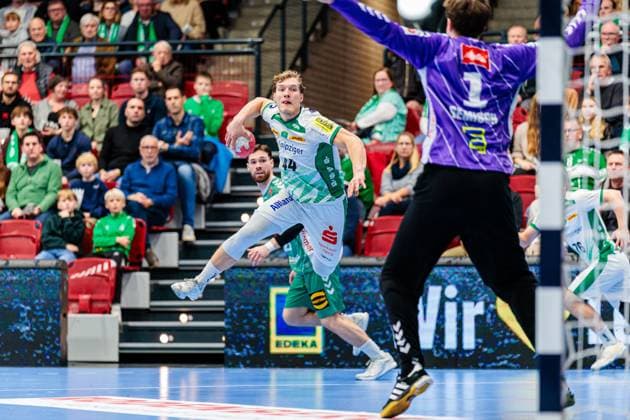 v.l. Blaer Hinriksson (SC DHfK Leipzig, 44), Malte Semisch (GWD Minden, 01) GER, GWD Minden vs. SC DHfK Leipzig, Handball, 1. Bundesliga, 12. Spieltag, Spielzeit 2025 2026, 14.11.2025 GER, GWD Minden vs. SC DHfK Leipzig, Handball, 1. Bundesliga, 12. Spieltag, Spielzeit 2025 2026, 14.11.2025 Luebbecke Copyright: xEibner-Pressefoto JanxRollingerx EP_JSK