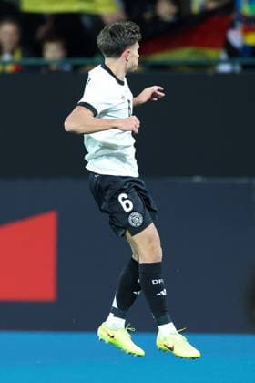 Fußball Herren U21, U 21 Männer EM-Qualifikation Deutschland - Malta am 14.11.2025 im Sportpark Ronhof in Fürth Torjubel Jubel zum 1:0 durch Tom Bischof (Deutschland) DFB regulations prohibit any use of photographs as image sequences and or quasi-video.