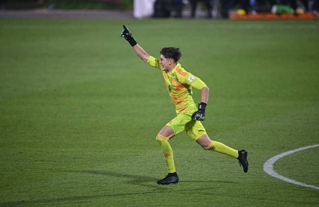 Fußball, U17 WM, Argentinien - Mexiko Fussball, Junioren U 17 WM 2025 Doha Katar Sechzehntelfinal 14.11.2025 Spiel 73 Argentinien - Mexiko JUBEL Torwart Santiago Lopez (Mexiko) haelt im Elfmeterschiessen und sichert Mexiko das Achtelfinale.