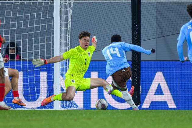 SOCCER - UEFA U21, U 21 EURO quali, AUT vs BEL RIED,AUSTRIA,14.NOV.25 - SOCCER - UEFA European Under-21 Championship 2026, qualifiers, OEFB under-21 international match, Länderspiel, Nationalmannschaft Austria vs Belgium. Image shows Lukas Jungwirth (AUT) and Julien Duranville (BEL).  GEPAxpictures xChristianxMoser