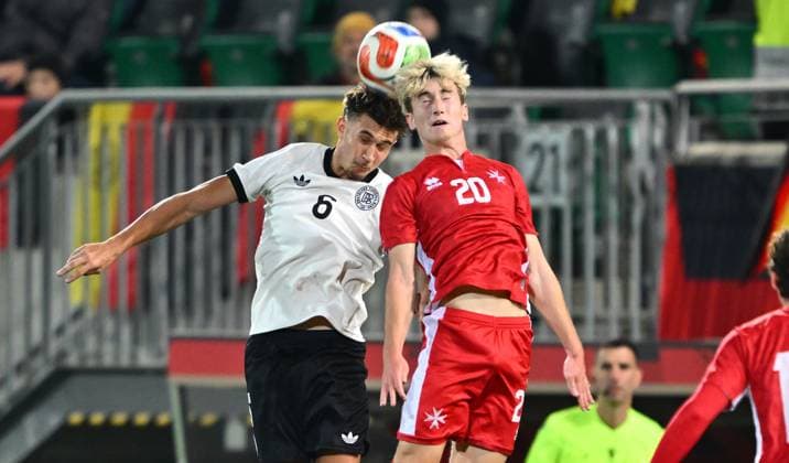 14.11.2025 - Fussball - Länderspiel Qualifikation Europameisterschaft : Deutschland GER DEU BRD - Malta MLT - - xwoxzix - Tom Bischof (6, Deutschland ) Joshua Pitts (20, Malta )