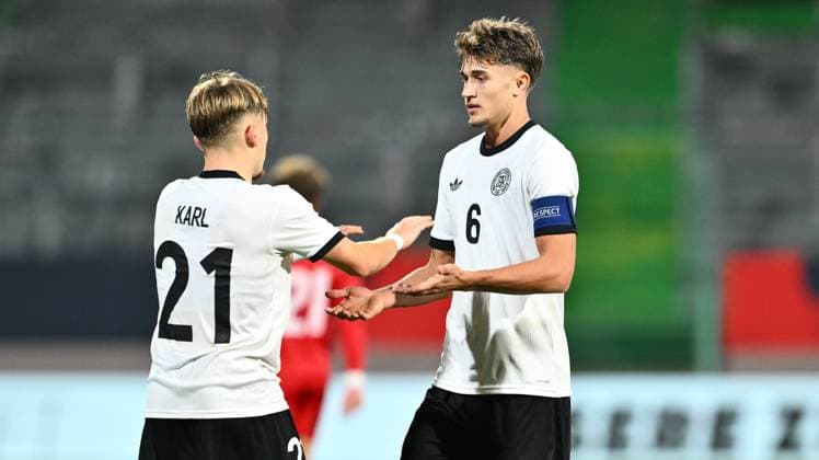 14.11.2025 - Fussball - Länderspiel Qualifikation Europameisterschaft : Deutschland GER DEU BRD - Malta MLT - - xwoxzix - Lennart Karl (21, Deutschland ) Tom Bischof (6, Deutschland ) nach Spielende