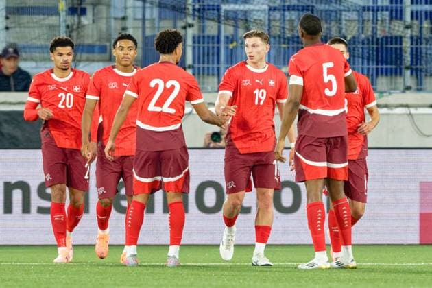 Alessandro Vogt (19 Switzerland U21, U 21 celebrates after scoring his team s first goal with teammates during the UEFA U21 EURO 2027 Qualifying round match match between Switzerland U21 and France U21 at Stade de la Tuiliere in Lausanne, Switzerland Lausanne Lausanne, Switzerland, November 14 2025 : Switzerland Switzerland Copyright: xGiuseppexVelletrix xSPPx