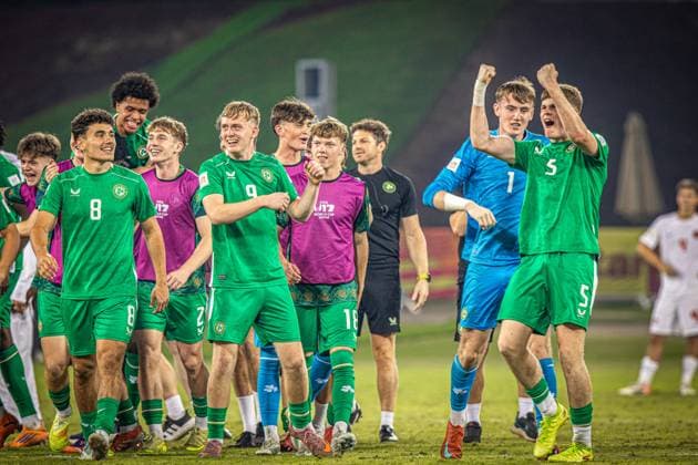 Fussball FIFA U17, U 17 U 17 Weltmeisterschaft Katar 2025 - Republik Irland vs Kanada - Irland und Torhüter Alex NOONAN gewinnen im Elfmeterschiessen gegen Kanada - Freude, Jubel, Emotionen Copyright: xRedhaxHosnixSegganix