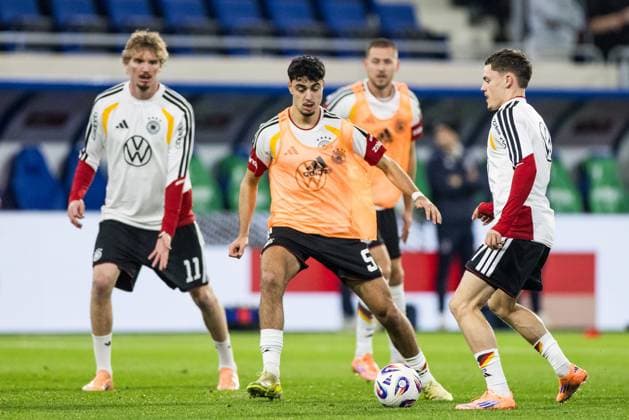 FIFA World Cup, WM, Weltmeisterschaft, Fussball UEFA Qualifiers: Luxembourg - Deutschland; 14.11.2025 Zweikampf Aleksandar Pavlovic (Deutschland, 5), Florian Wirtz (Deutschland, 17) FIFA World Cup UEFA Qualifiers: Luxembourg - Deutschland; Luxembourg, Stade de Luxembourg, 14.11.2025 Copyright: xBEAUTIFULxSPORTS Wunderlx