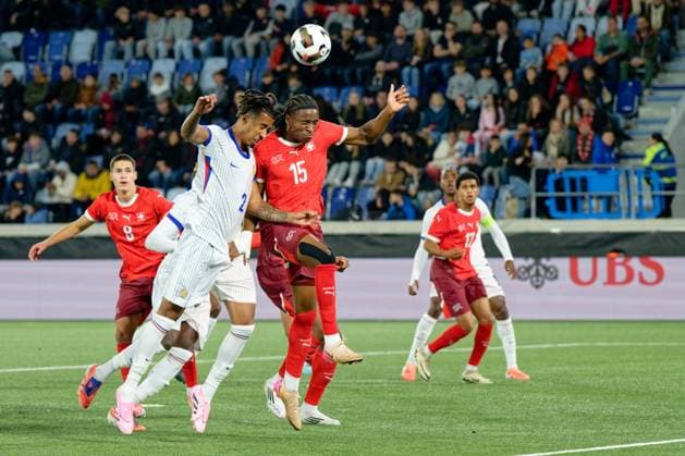 Leny Yoro (2 France U21, U 21 Bruno Ogbus (15 Switzerland U21) battle for the ball (duel) during the UEFA U21 EURO 2027 Qualifying round match match between Switzerland U21 and France U21 at Stade de la Tuiliere in Lausanne, Switzerland Lausanne Lausanne, Switzerland, November 14 2025 : Switzerland Switzerland Copyright: xGiuseppexVelletrix xSPPx